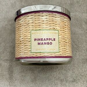 Bath & Body Works 3-wick candle in scent Pineapple Mango